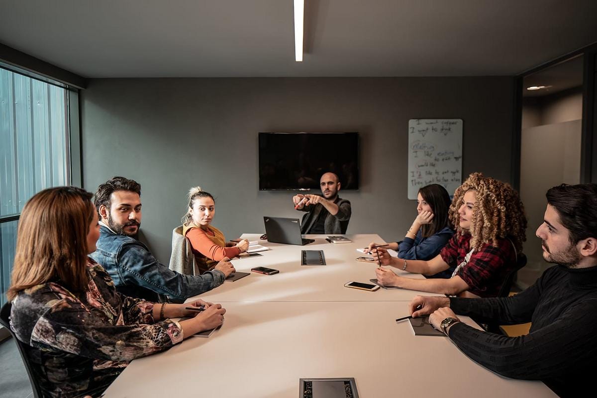 Illustration of a diverse group of adult students engaging in a virtual classroom, with modern digital tools, vibrant and inclusive atmosphere, high resolution, cinematic lighting, 4k