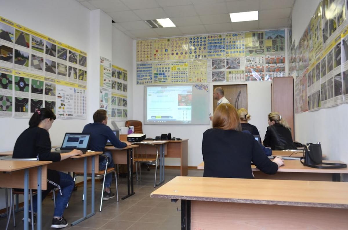 Türkiye'de Eğitim Merkezlerinin Rolü ve Yüksek Kaliteli Dil Öğrenme İmkanları